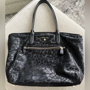 Michael Kors Kelsey Medium Leopard Nylon Tote